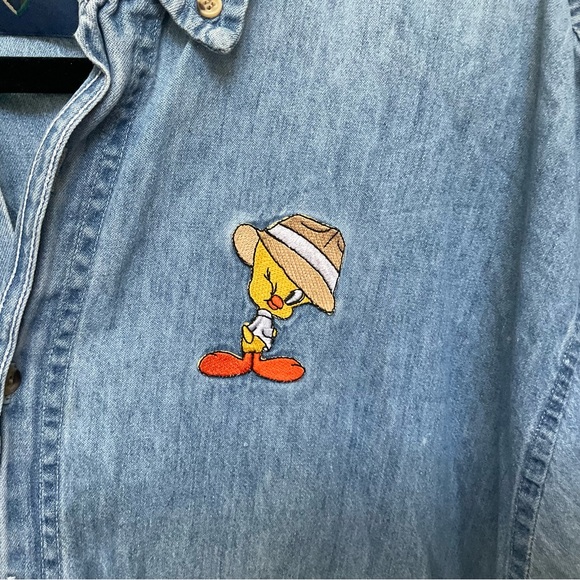 Summit Fedora Tweety Bird Graphic Lightweight Denim Shirt Size Large - Picture 2 of 5